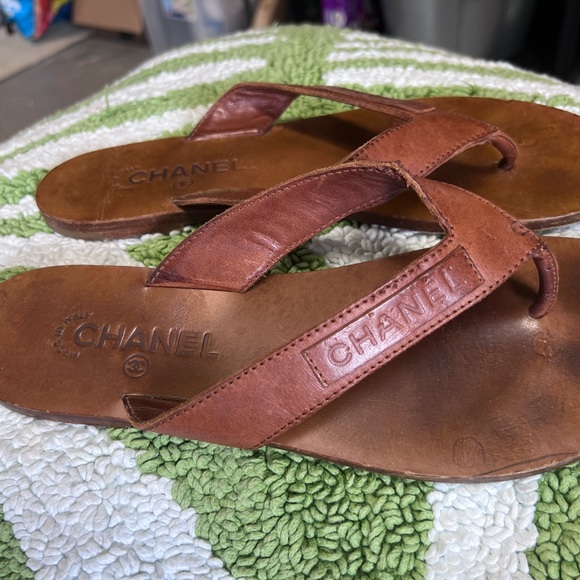 Pre owned Authentic Chanel Interlocking CC Logo Leather Flip Flops - Picture 11 of 12